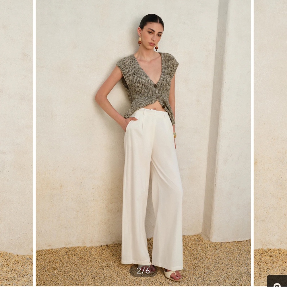 The Commense White Wide Leg Pants with Flowing Relaxed Fit size large